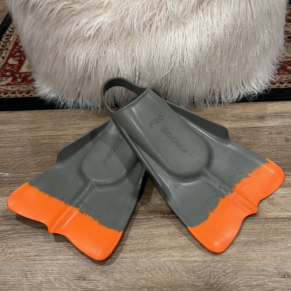 SOLD! Unisex DaFin Pro Classic Swim Fins